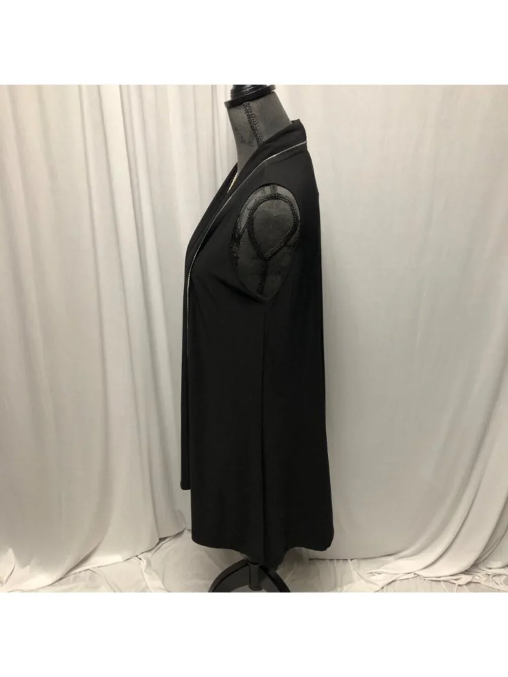 125 Apparel Amy Zipper Vest Womens Sz Medium Black Sleeveless Open Cardigan NEW